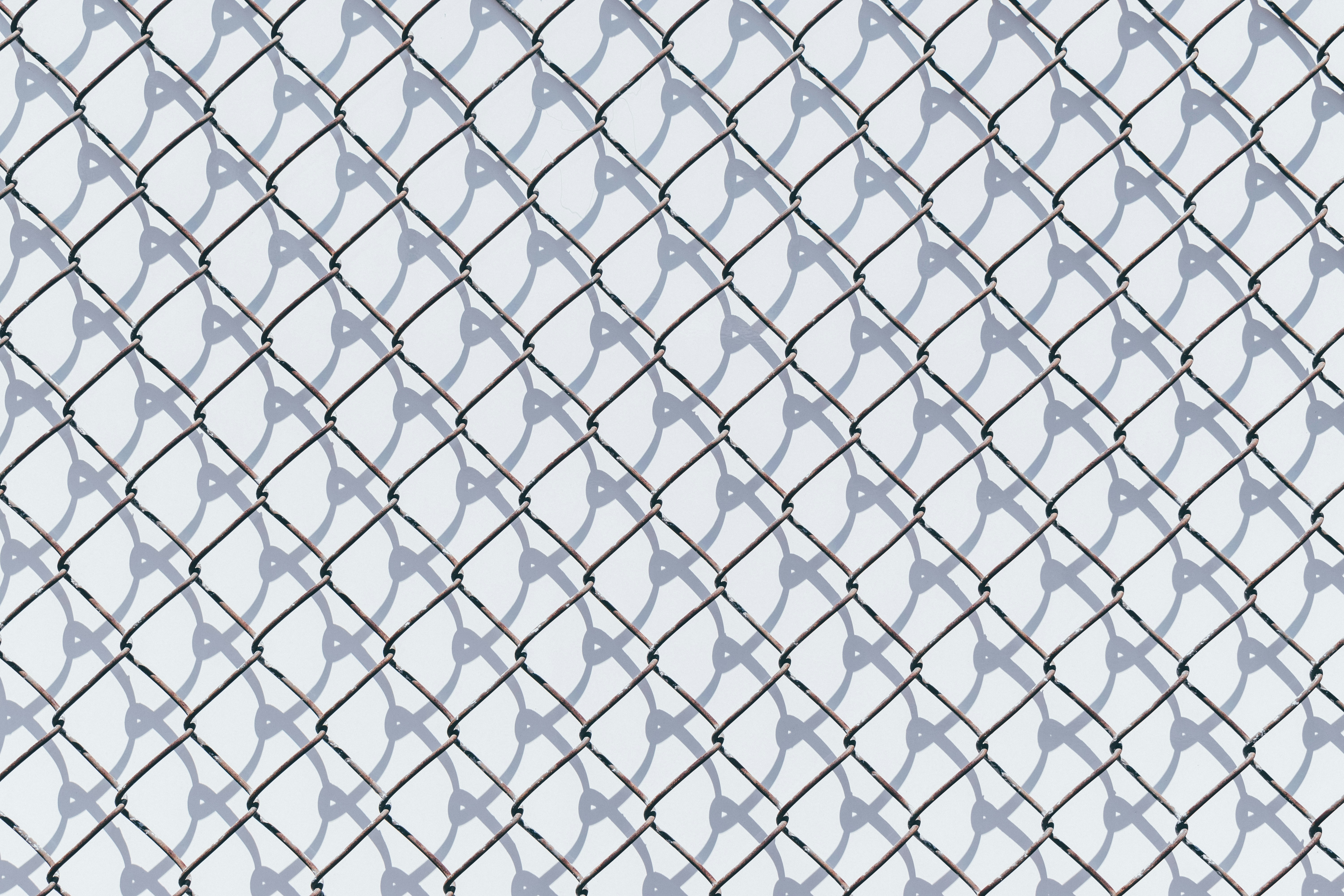khara-woods-G4ehn6dE7hQ-unsplash privacylink chain link fence