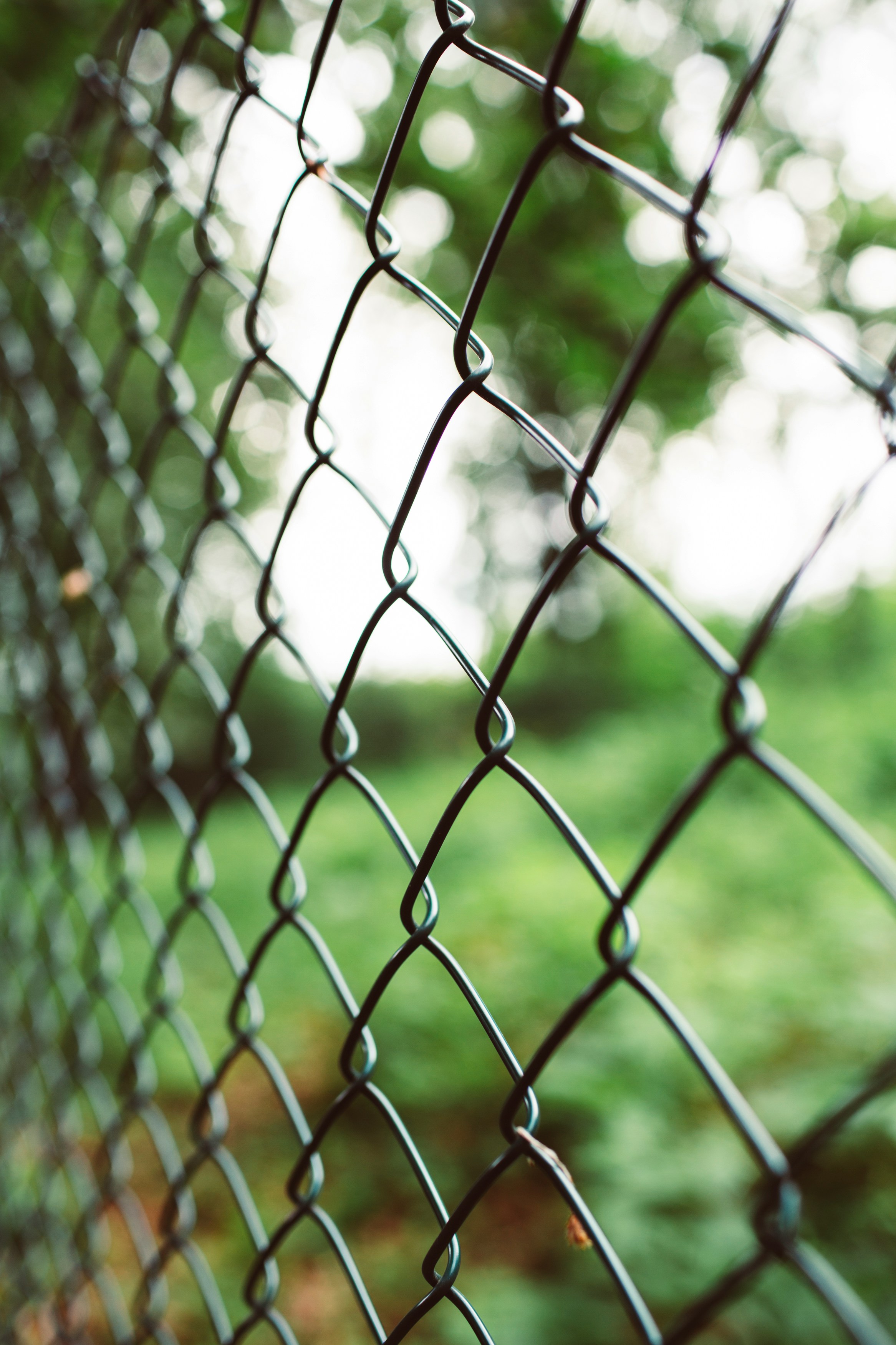 markus-spiske-sNeYEaSD_kw-unsplash chain link fence